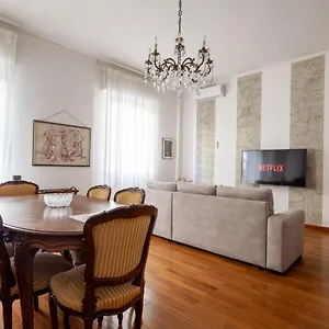  Apartment Holidays